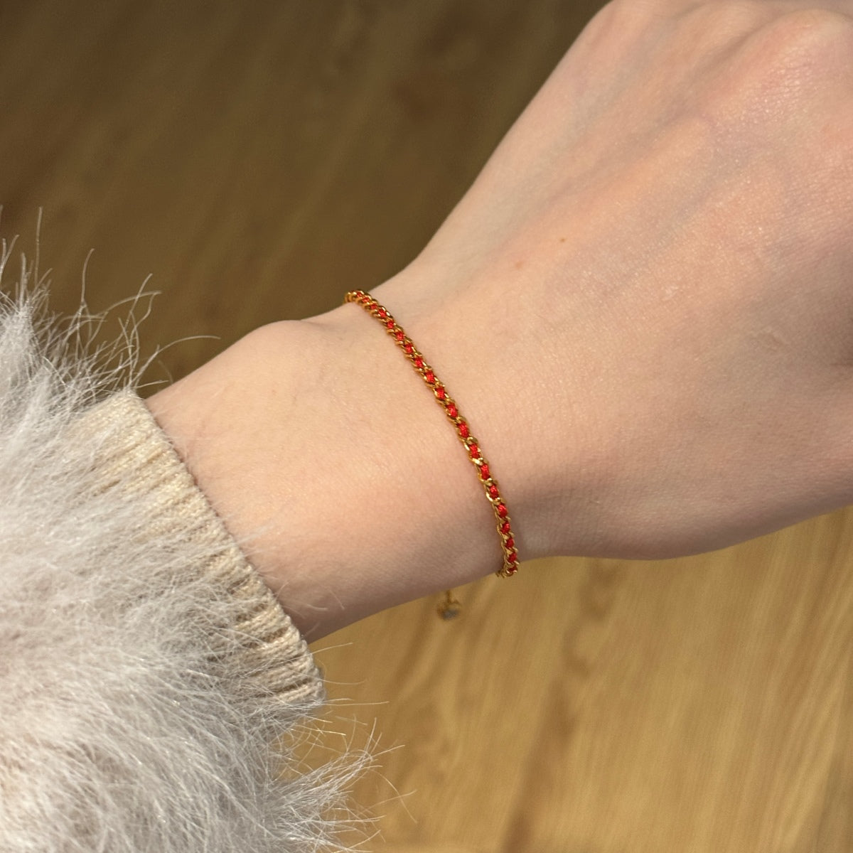 Flydeer Gold Bracelet for Women Lucky Bracelet for Women Handmade String Interwoven with Gold Chain Adjustable Length Simple Bracelet Fashion Accessory DY150397-S-G-WH