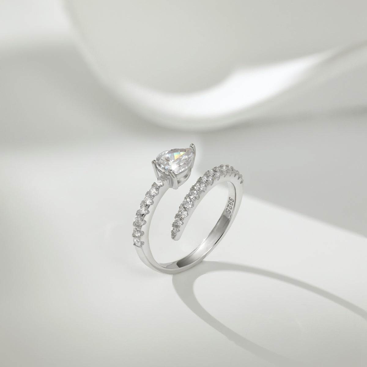 Flydeer 0.5CT Pear Cut Minimalist Open Bypass Eternity Ring